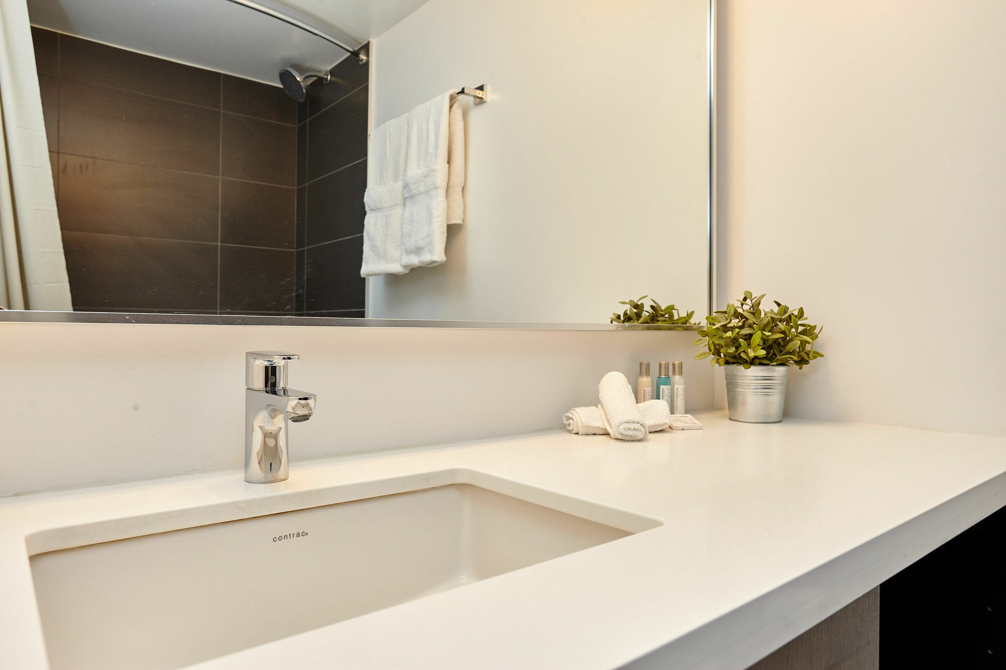 Atlas Suites - Yorkville Furnished Apartments Toronto Exterior photo